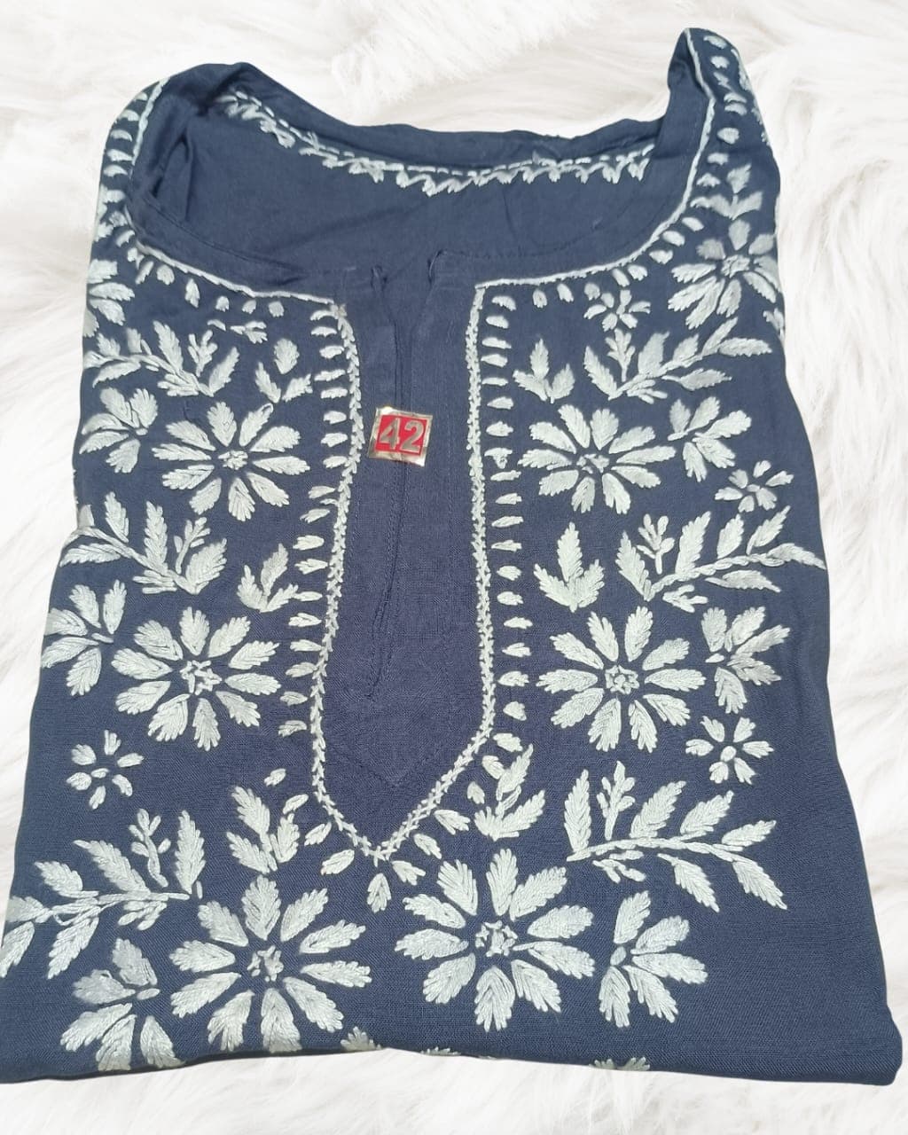 alt="Lucknowi handwork short chikankari kurti in reyon fabric", alt="White thread chikankari embroidery on coloured kurti", alt="Short chikankari kurti 30 inch for women", alt="Handmade Lucknow chikan short kurta with fine embroidery"